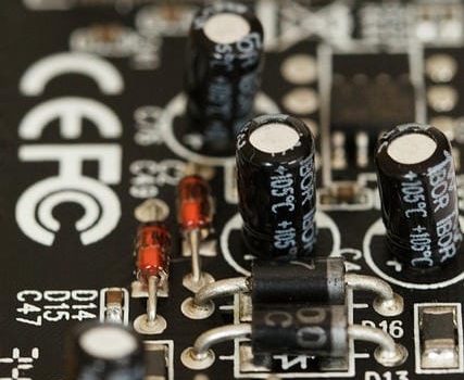 プリント基板が牽引する電子機器産業の進化と高度化への挑戦